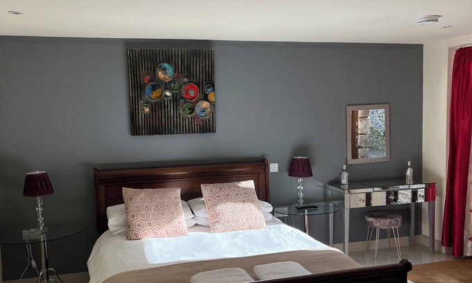 Axminster Hotel | Country King