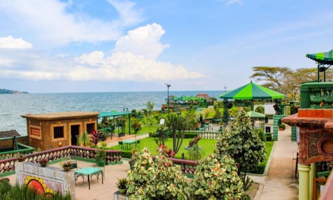 Entebbe Hotel | Country lake resort Garuga