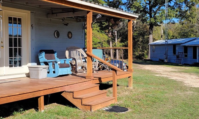 Winnsboro Bed & Breakfast | Country Lake View