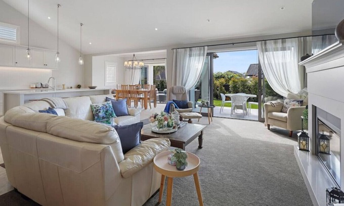 Papakura House | Country Living At Its Best | Indoor Outdoor Dream