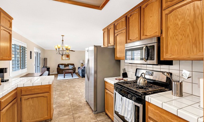Hanford House | Country Living Retreat | Major cities