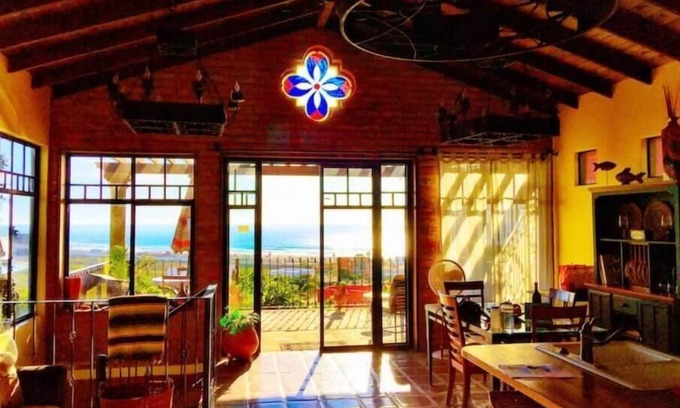 La Mision House | Country Living with gorgeous ocean/beach/river/mtn view -1/2 hr. to Wine Country