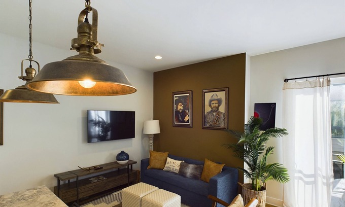 Nashville Cottage | Country Lyric - Mins to Downtown - Rooftop Deck