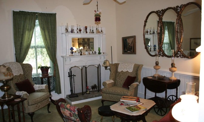 Henderson House | Country Manor - Lower floor