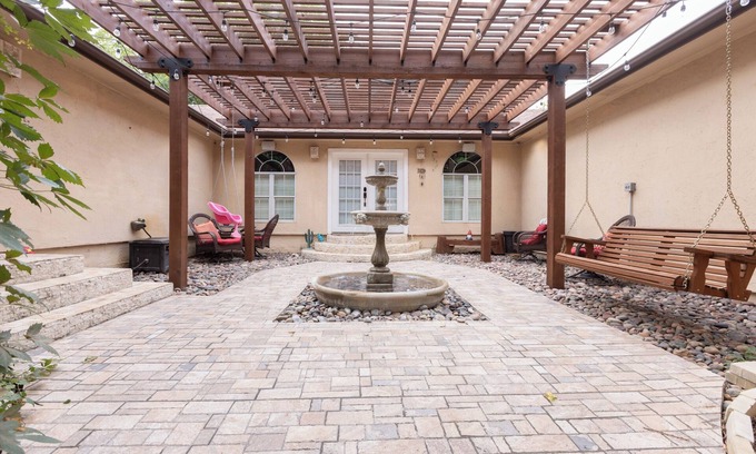 South Arlington House | Country Oasis in the City