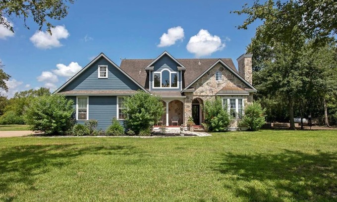 Wellborn House | Country peace and quiet just minutes from campus and Kyle Field,