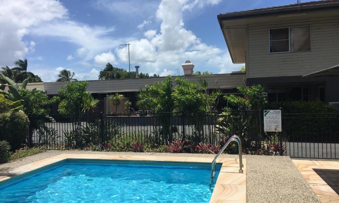 West Mackay Hotel | Country Plaza Motor Inn
