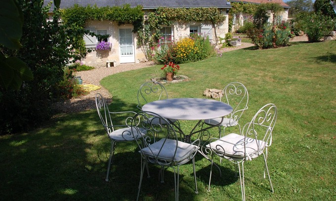 Bourgueil Bed & Breakfast | COUNTRY PROPERTY ON THE EDGE OF FOREST AND VINEYARDS