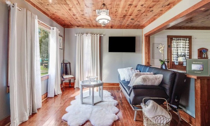 Sunset House | Country Retreat · Charming country retreat at Grand Coteau