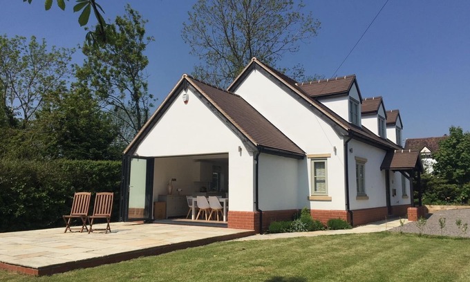 Pershore House | Country retreat for relaxation near Cotswolds, Stratford-upon-Avon and Malvern