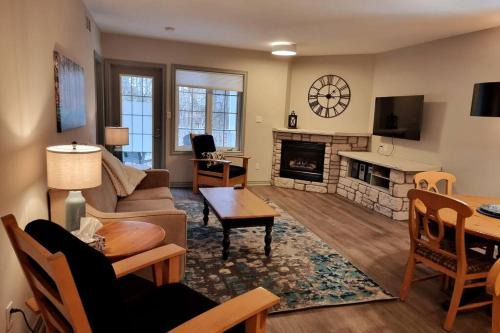 Oro-Medonte Apartment | Country Retreat in Horseshoe Valley with 2 bdrs