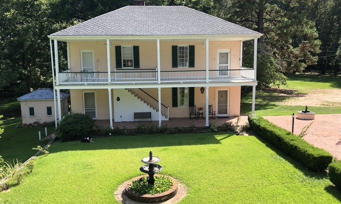 Natchez Apartment | Country Retreat!