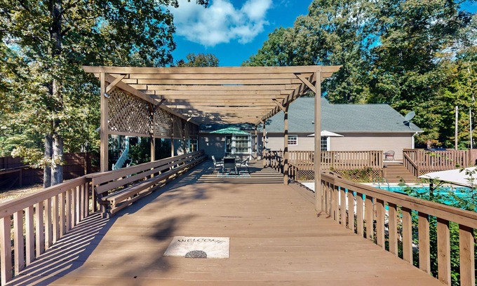 Summerville House | Country retreat with separate studio apartment, large seasonal pool, and hot tub