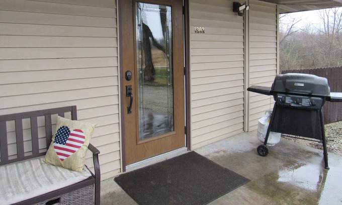 Smithshire Apartment | Country Setting Close to Town 2 Bedroom Apartment