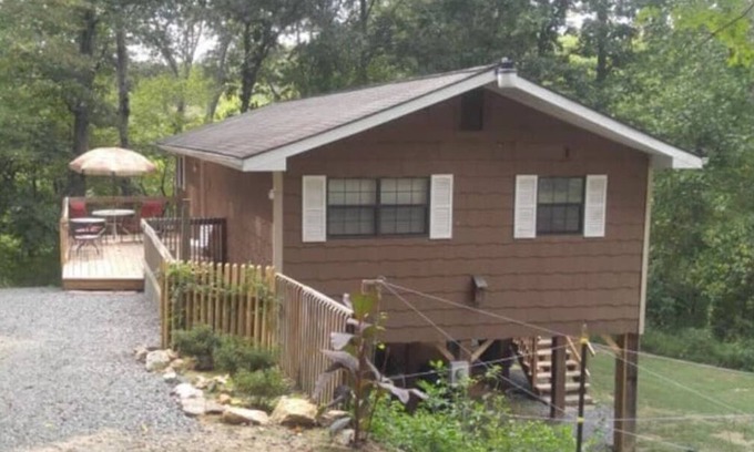 Scotts House | Country setting, yet only minutes from everything!
