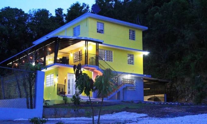 Vega Baja House | Country side - sleeps up to 36 - 13 Beds, 6 Sofa