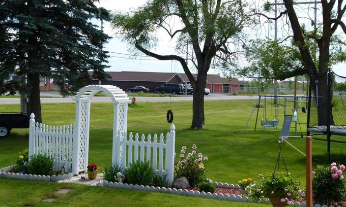 Arnprior Hotel | Country Squire Motel