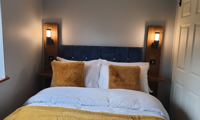 Norwich House | Country style, 2 bedroom house, private parking, city location