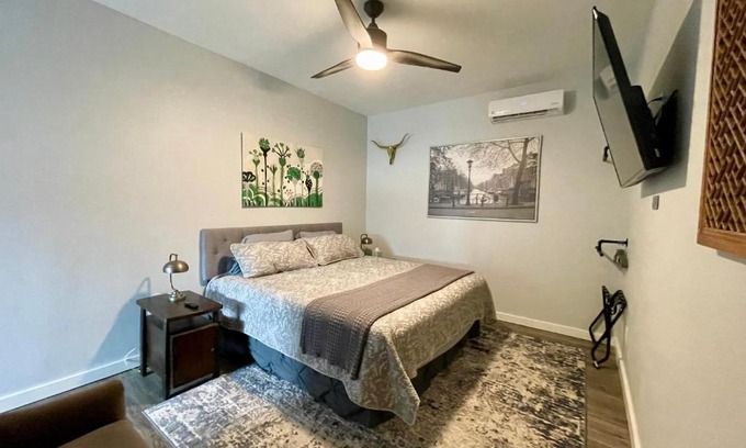 Emory Apartment | Country Suite Apartment near Lake Fork with Stocked Pond and Walking Trails