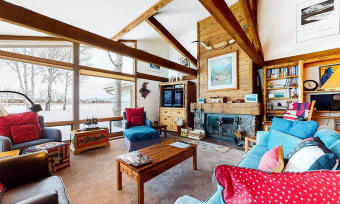 Jackson Hole House | Country townhome next to golf course with mountain view & vaulted ceilings
