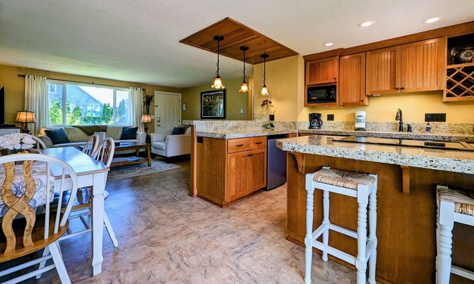 Carlton House | Country View Cottages, Stylish, Comfy, Uncorked Cottage Near Downtown Carlton