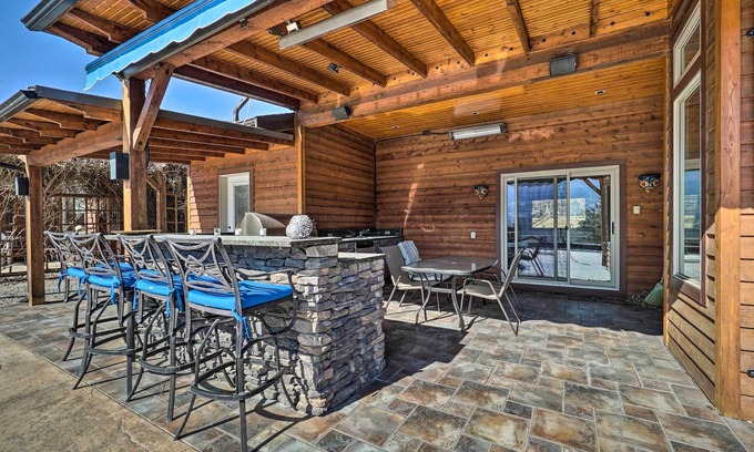 Central Okanagan Villa | Country Villa on Kalamalka Lake w/ Private Pool!