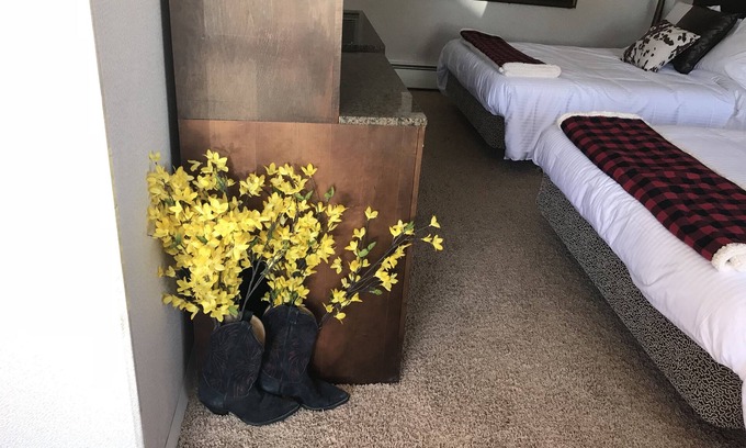 Rock Springs Hotel | Country West Motel