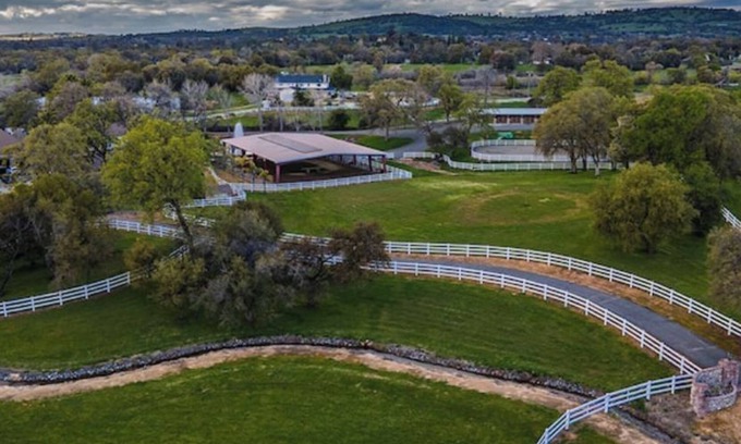Lincoln House | CountryRanchWeddings GuestHouse