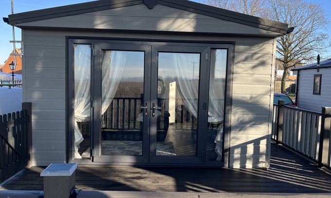 Kettlestone House | Countryside 2 bedroom caravan/lodge retreat in norfolk