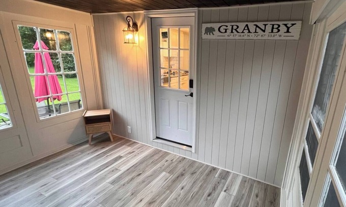 Granby House | Countryside 4-bedroom house with WiFi and AC in peaceful Granby