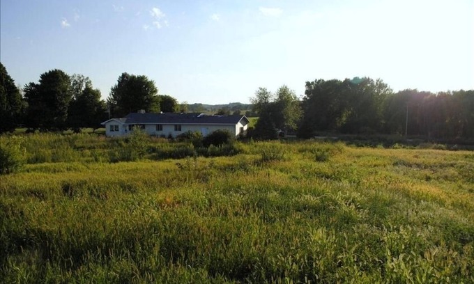 Middleton House | Countryside Beauty - Min to Madison/Perfect for families/Events&Dogs! Lrg yard