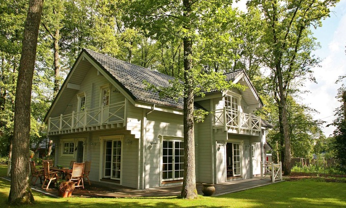 Bomal-sur-Ourthe Ski Chalet | Countryside Chalet in tBomal sur Ourthe with Sauna, Balcony