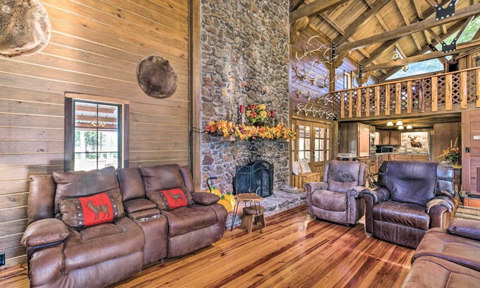 Wheeler Cabin | Countryside Cabin Retreat w/Outdoor Kitchen!