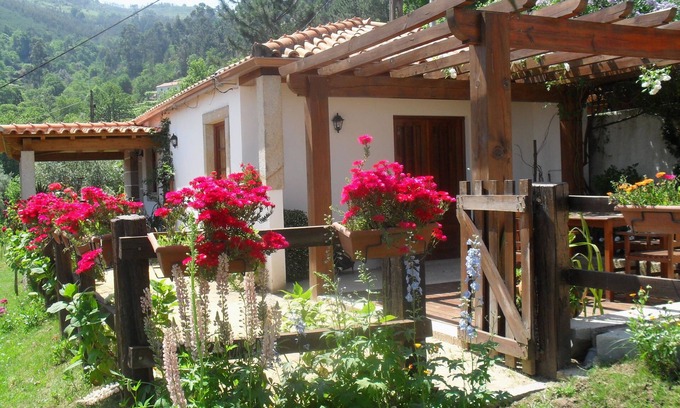 Gondufe Cottage | Countryside Cottage with Private Terrace
