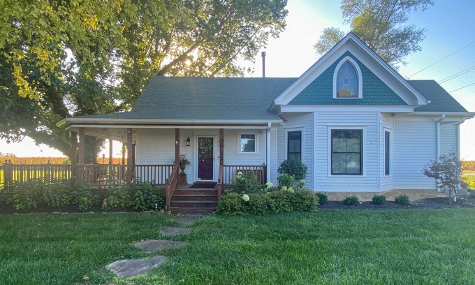 Pauline Cottage | Countryside Cottage w/Large Yard Near Topeka