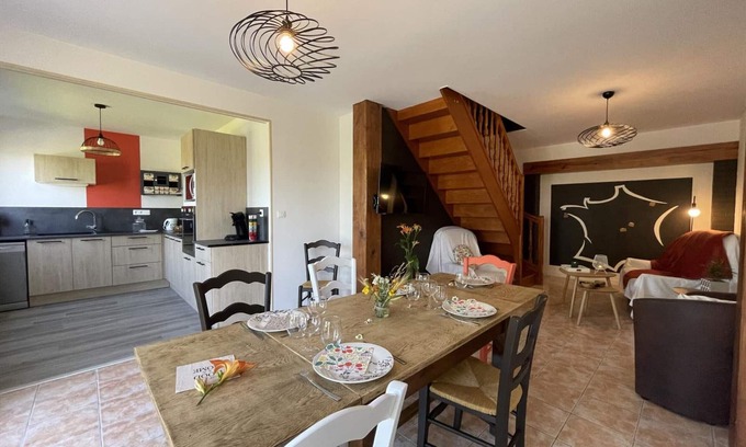 Saligny-sur-Roudon Cottage | Countryside Retreat with Private Terrace, WiFi, and Comfort Amenities