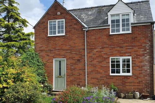 Swindon House | Countryside 3 Bed Detached Cottage