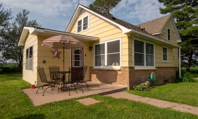 Balsam Lake House | Countryside gem right by the lake!