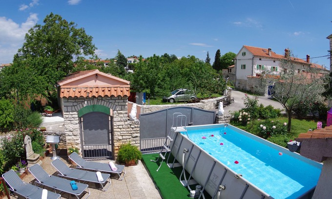 Peresiji Apartment | Countryside Holiday Apartment In Village Peresiji