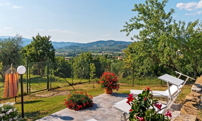 Tregozzano House | Countryside Home in Arezzo with Pool Access