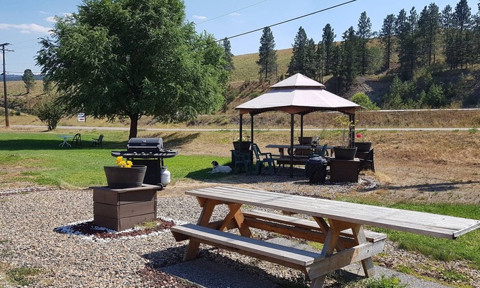 Okanagan-Similkameen Hotel | Countryside Inn