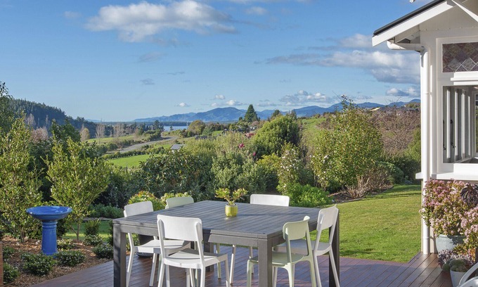 Redwood Valley House | Countryside Magic - Lovely home with views of the Sea & just 6-min from Mapua!