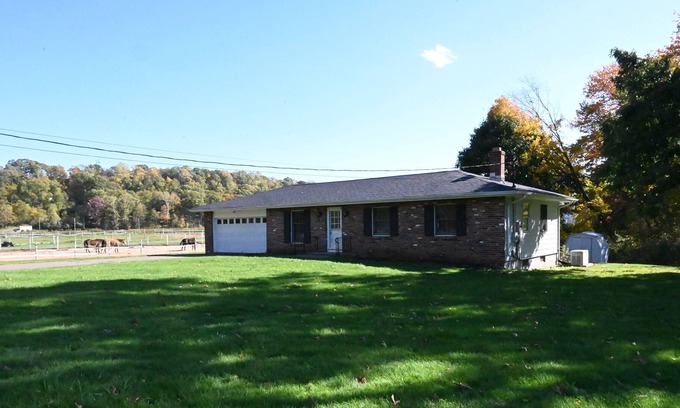 North Haven House | COUNTRYSIDE RANCH 12 MINUTES to Yale New Haven Hospital