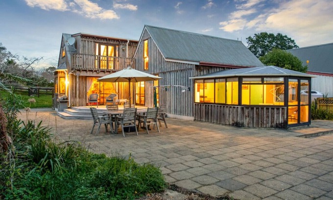 Whitford House | Countryside Retreat with On-site Horse Experiences