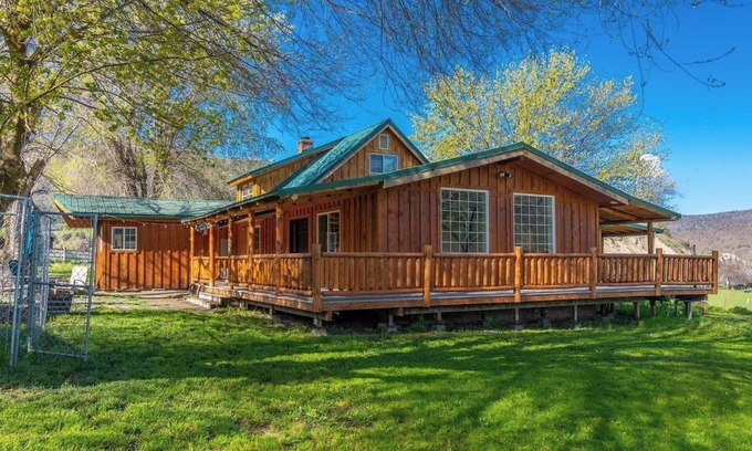 Kimberly Other | Countryside Retreat: Chef's Kitchen, Huge Yard, BBQ and So Many Stars!