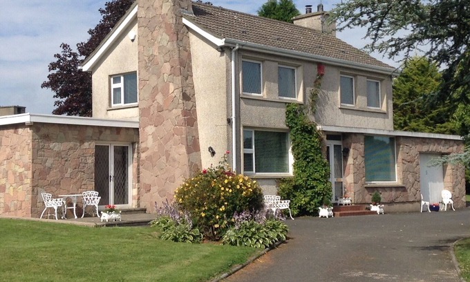 Newry House | Countryside Retreat