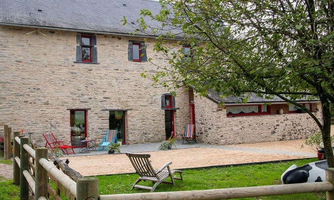 Pannece Cottage | Countryside Retreat with Private Pool, Fireplace, and Electric Bike