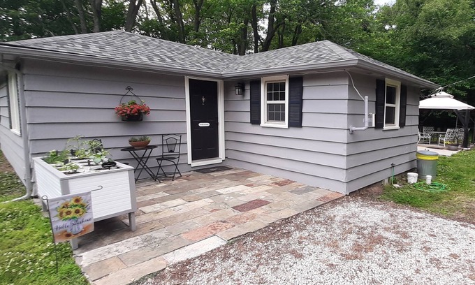 Prathersville House | County Roads Take Me Home to My Happy Place. EXTENDED STAY DISCOUNTS!