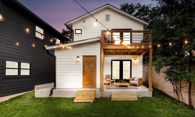 Canyon Lake Apartment | Couple's Lake House - pet friendly - kayaks & SUP boards