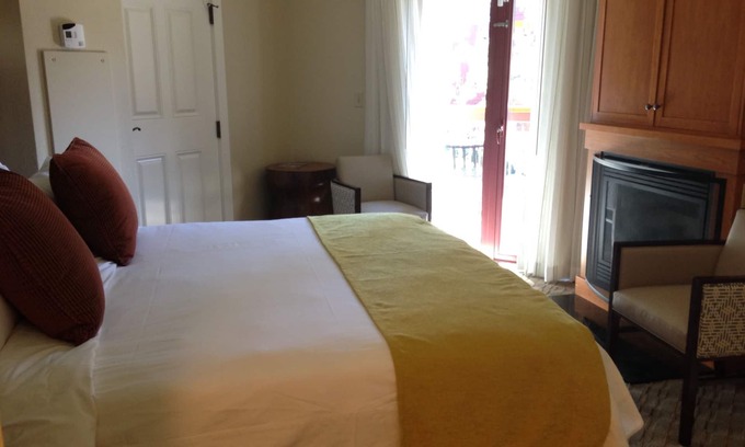 South Lake Tahoe Resort | Couple's Retreat Room at The Marriott Grand Residence